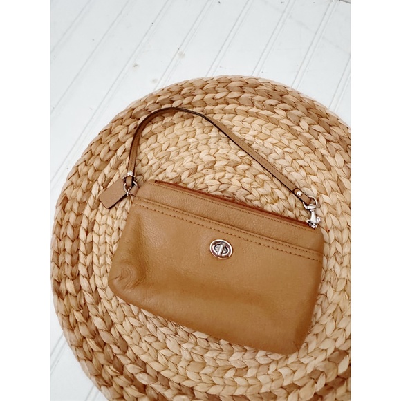 Coach Handbags - Coach Tan Leather Kisslock Wristlet